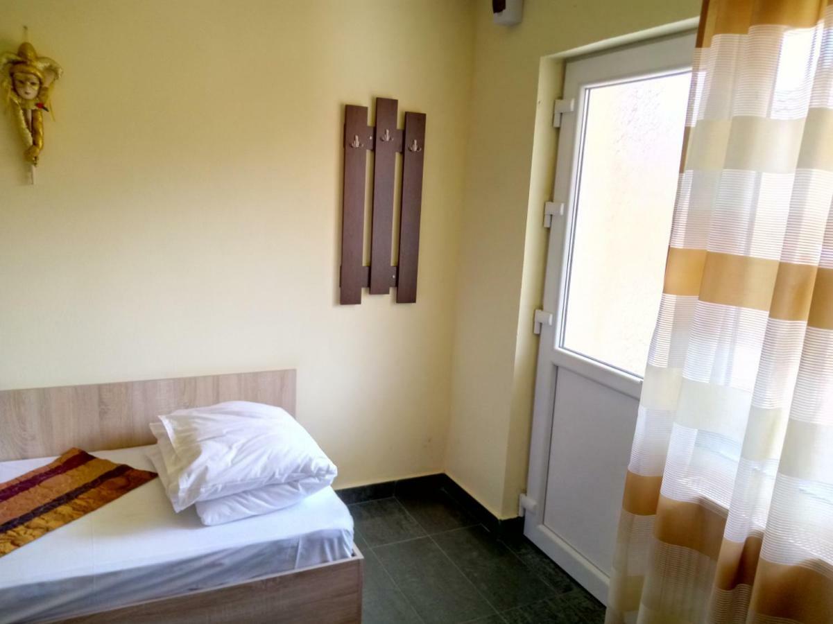 Camere De Inchiriat Carpati 후네도아라 외부 사진