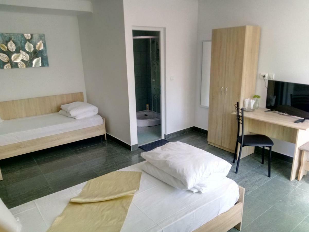 Camere De Inchiriat Carpati 후네도아라 외부 사진